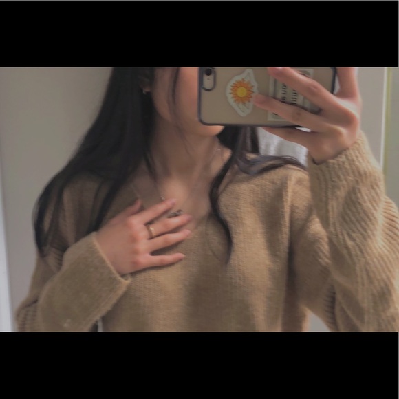 H&M V-Neck Beige Sweater - Picture 2 of 3